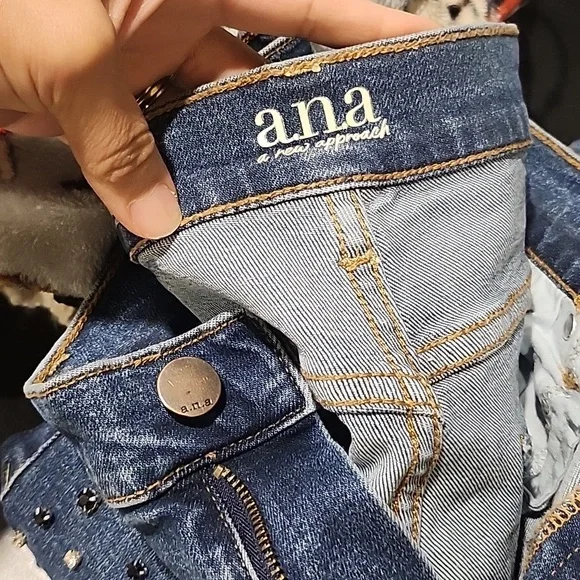 Jeweled Jeans - Picture 4 of 4